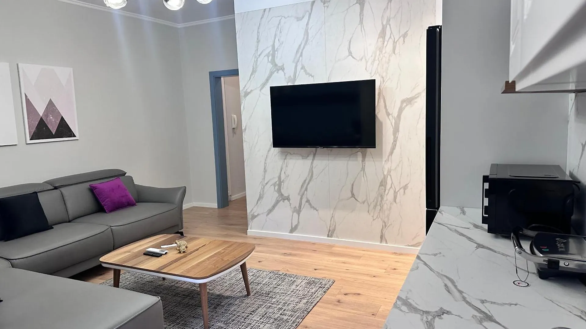 Modern Loft In Prime Location Lägenhet Tirana Albanien